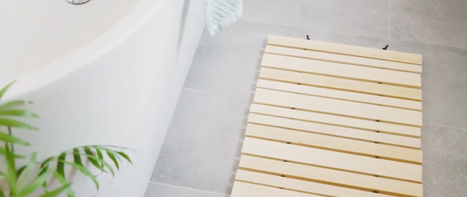 Fabriquer un tapis caillebotis pour une salle de bains - Minizap Annecy