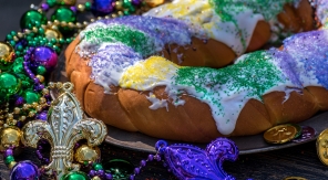 King cake, le gâteau haut en couleur