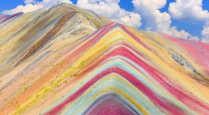 Une montagne arc-en-ciel