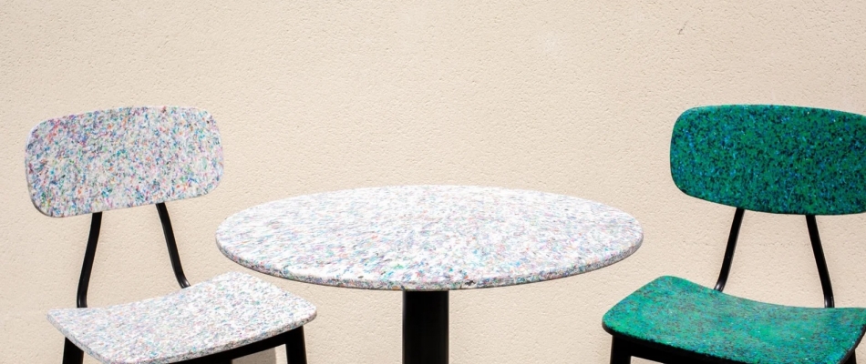 Une table recyclée - Minizap Grenoble