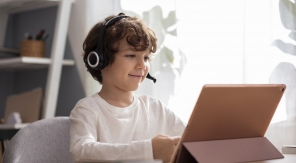 Écran total, comment protéger vos enfants sans devenir le Big Brother de la famille ?