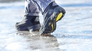 Neige et verglas, levez le pied… même à pied !