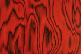 Ce bois coloré au veinage surnaturel, imaginé par Ettore Sotsass dans les années 1980, inspire encore aujourd'hui les designers et les architectes.