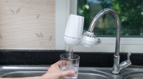 Filtres, carafes, charbon… comment bien filtrer l'eau du robinet ?