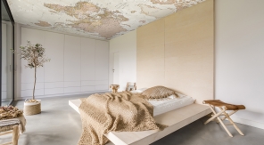 Le papier peint grimpe au plafond