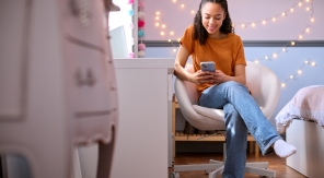 Comment transformer une chambre d'enfant en chambre d'ado ?