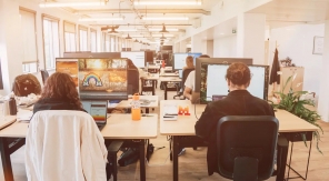 Mistral AI dévoile ses nouveaux modèles et bouscule OpenAI