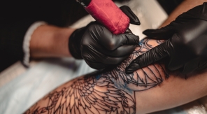 Les tatouages augmentent-ils le risque de cancer de la peau ?