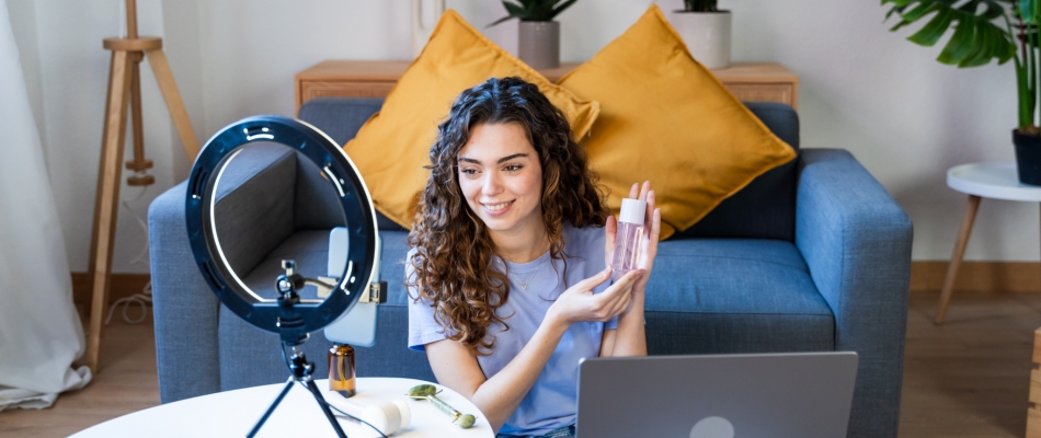 Influenceur, une activité professionnelle encadrée - Minizap Pays Voironnais