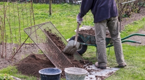 Récupérer du compost mûr