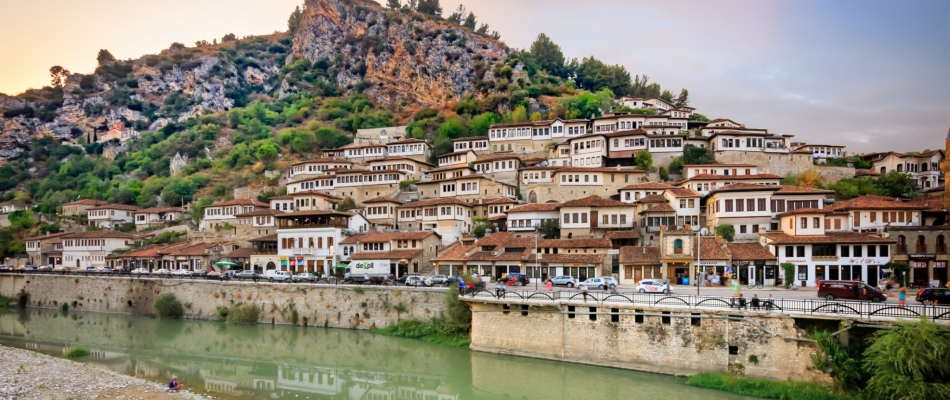 L'Albanie, à la croisée des chemins - Minizap Grenoble