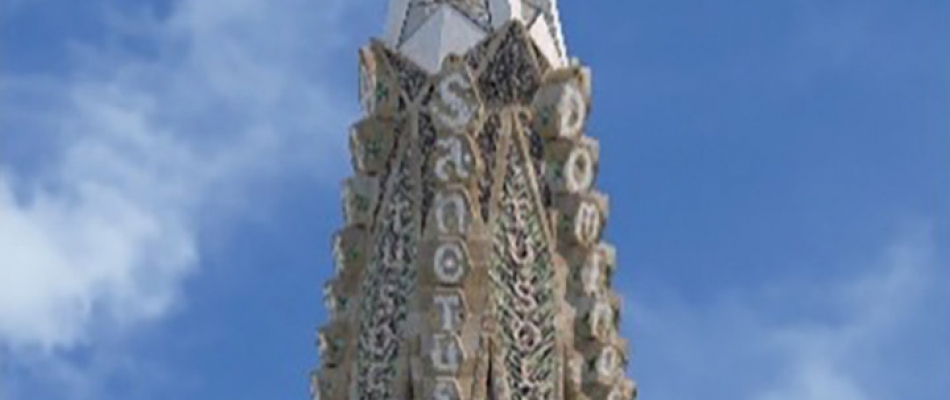 La Sagrada Familia a enfin sa croix - Minizap Grenoble