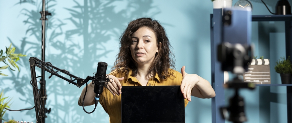 YouTube officialise le deepfake comme outil créatif - Minizap Chambery