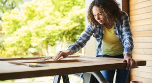 Une table en bois upcyclée