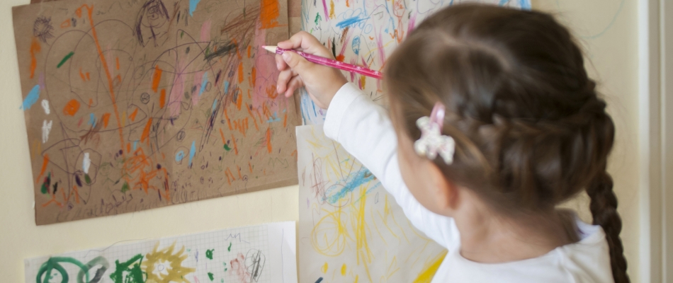 4 idées pour mettre en valeur les dessins des enfants - Minizap Grenoble