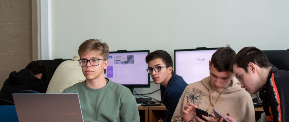 Écrans à l'école, la rentrée du grand débranchement - Minizap Annecy