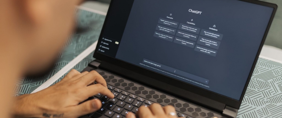 Contenus IA, les trois icônes qu'il faut apprendre à repérer - Minizap Annecy