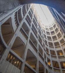 Midi-visite : le garage h&eacute;lico&iuml;dal