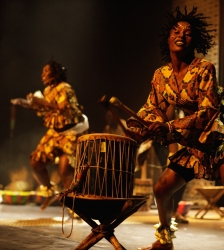 Pleine lune - "Les mamans du Congo et Rrobin"