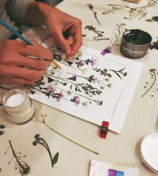 Atelier de cr&eacute;ation d'un herbier de fleurs et de plantes s&eacute;ch&eacute;es
