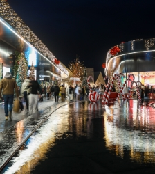 No&euml;l &agrave; The Village