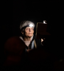 Lecture dans le noir par "Les donneurs de voix"