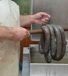 Vente de boudins par l'A.C.C.A. de V&eacute;zeronce-Curtin