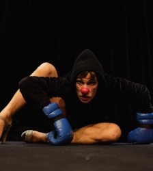 Spectacle clown et acrobatie "More Aura"