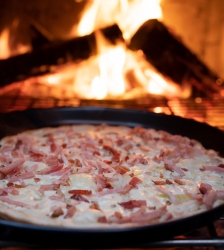 Vente de tartes aux oignons, pizzas et tartes au sucre