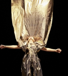 Les filles ne sont pas des poup&eacute;es de chiffon &ndash; Compagnie La Rousse