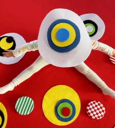 Exposition "Qui veut jouer avec moi ?" Claire D&eacute;