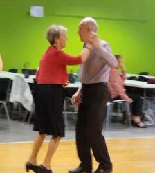 Th&eacute; dansant