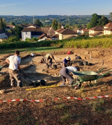 Visite d'un chantier de fouilles arch&eacute;ologiques aux Aveni&egrave;res Veyrins-Thuellin