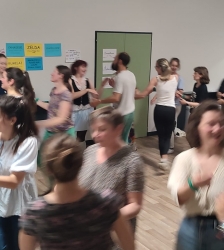 Balfolk et danse folk du monde, cours et pratique libre