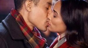 Un sapin de Noël, deux amoureux